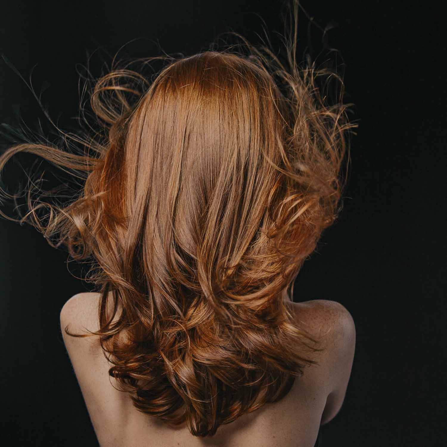 REVITALIZING VOLUMIZING SHAMPOO WITH CAMELLIA OIL